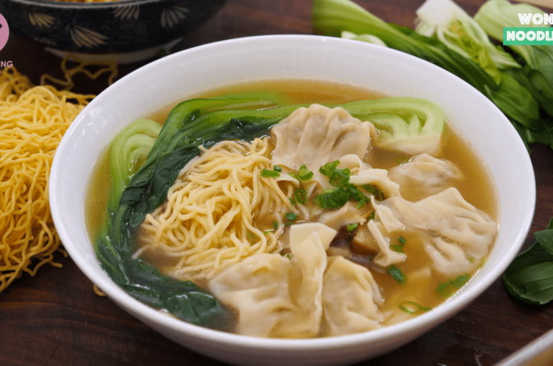 Chinese Wonton Soup Noodles | (云吞面 - Yún Tūn Miàn)
