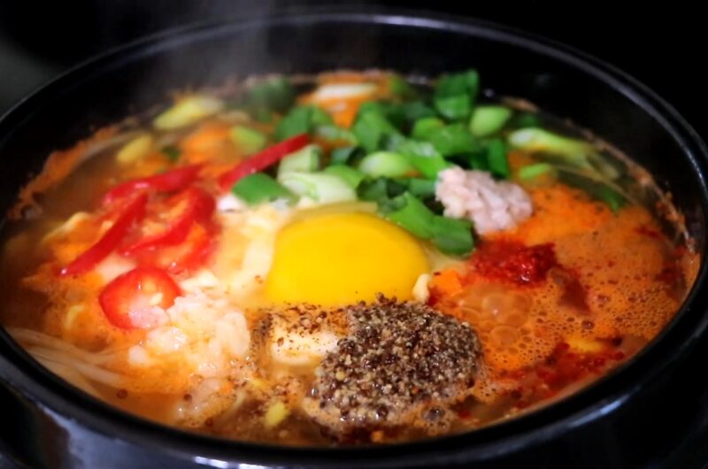 Korean Soybean Sprouts Soup | (콩나물 국밥 - Kongnamul Gukbab)