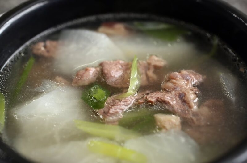 Korean Beef Radish Soup | (쇠고기무국 -Soegogi Muguk)